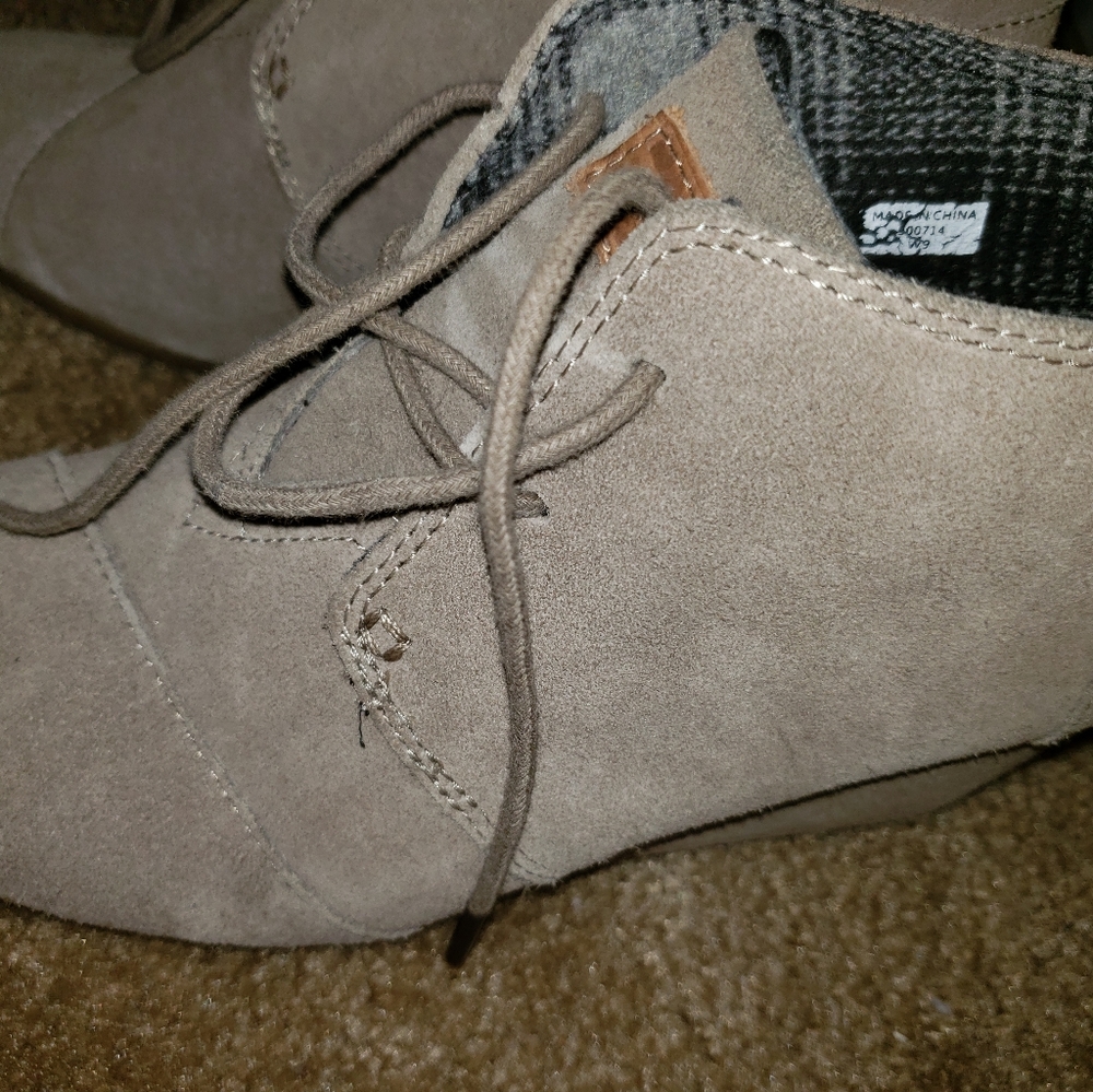 Toms Booties - Picture 8 of 12